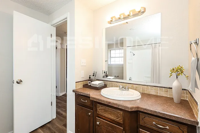 2229 Flair Dr — Photo 10