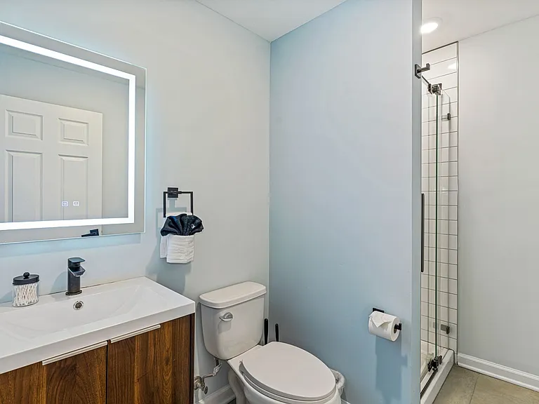 2250 N Park Ave — Photo 10