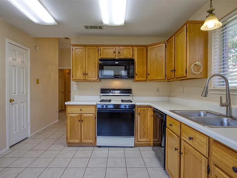 1411 Rivercrest Blvd — Photo 6