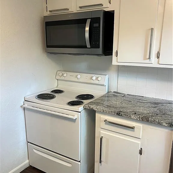 737 N 12th St #B — Photo 2
