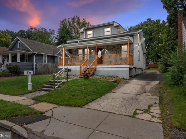 121 Woodland Ave, Barrington, NJ 08007