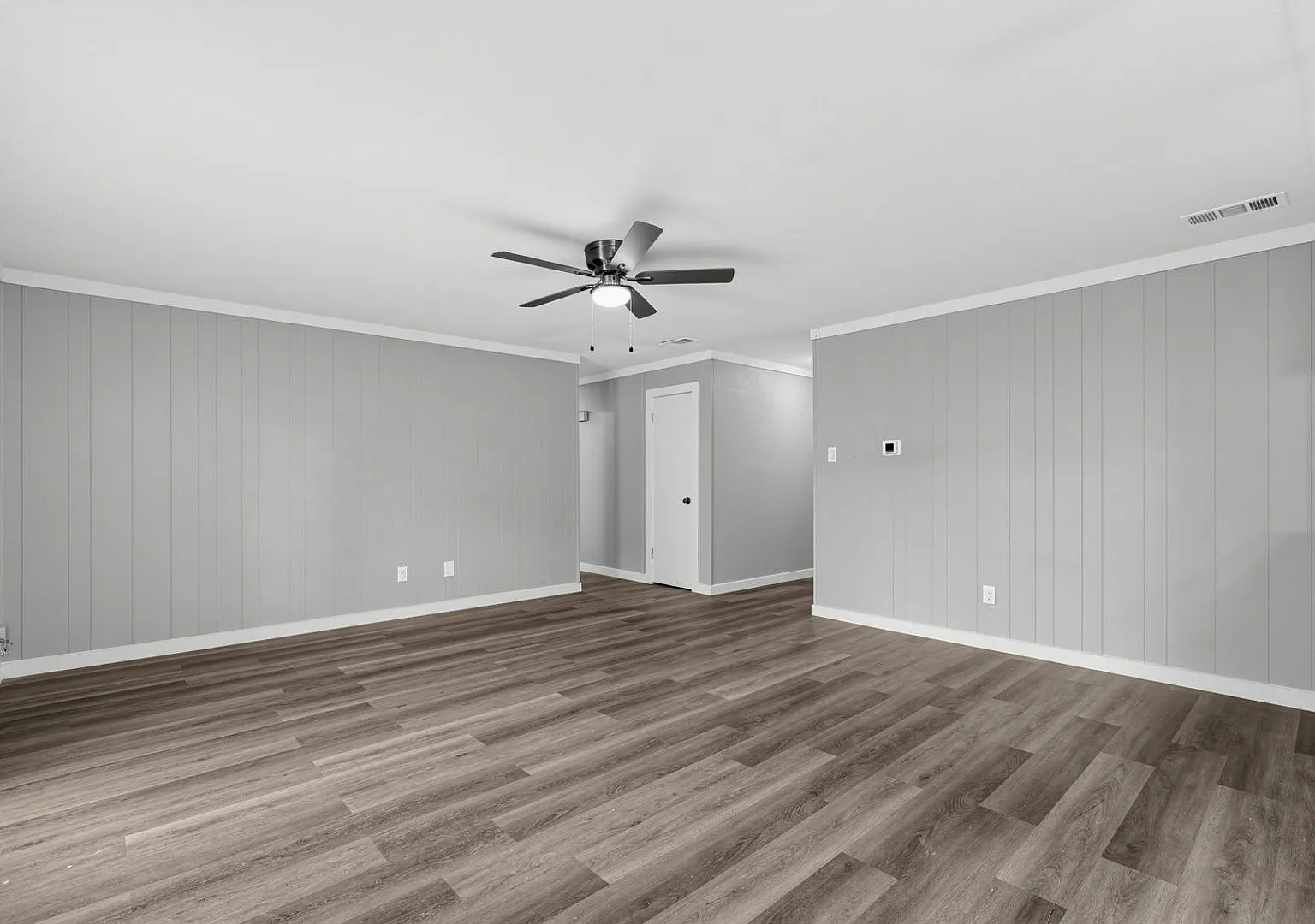 Charming 4BR House in Bedford — Photo 4