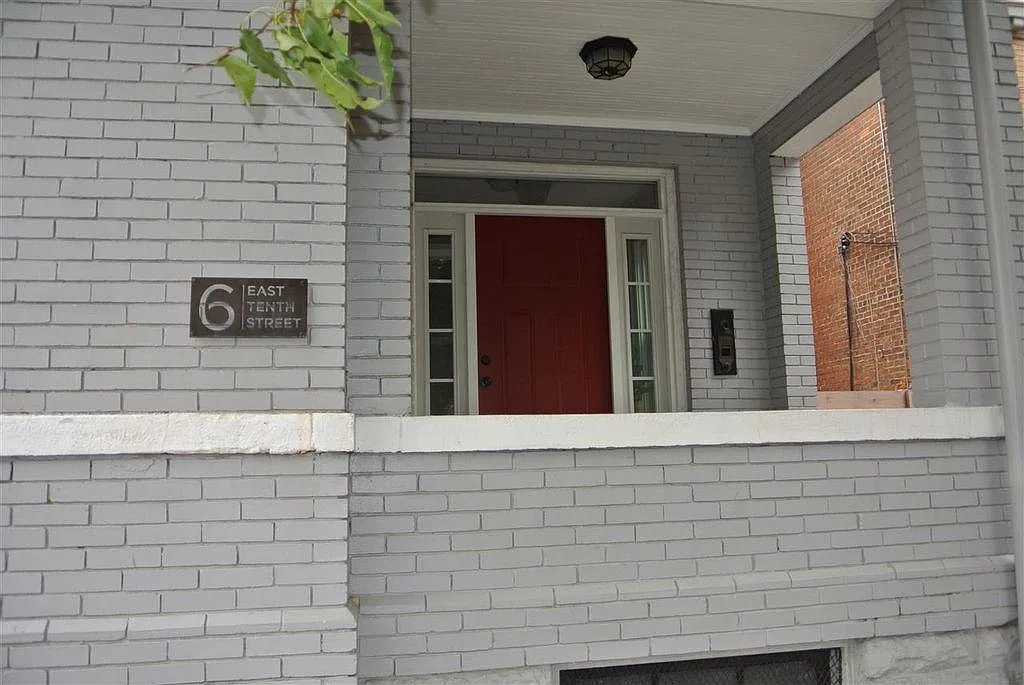 6 E 10th St — Photo 1