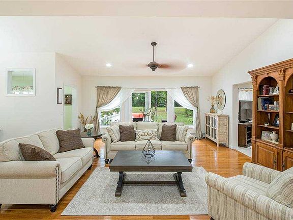 4th image of 8 Briarfield Ln