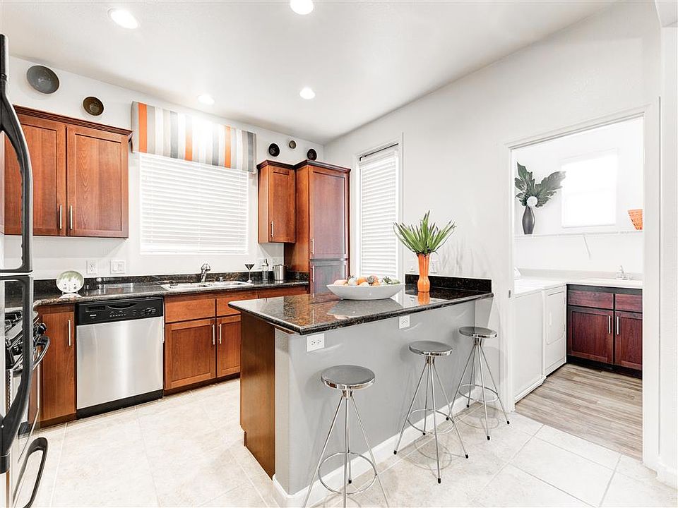 1st image of 1281 Galleria Dr #128