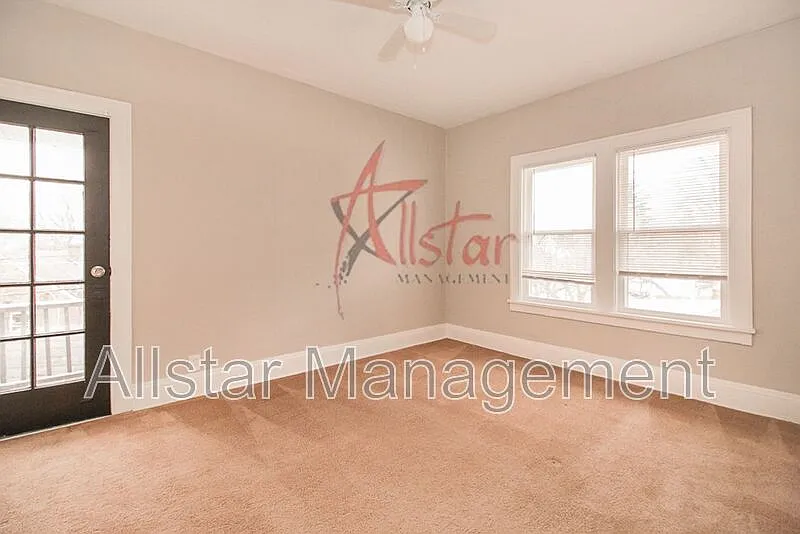 3 bed, 1.0 bath, 1427 sqft, $1,100 — Photo 4