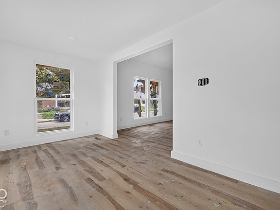 3rd image of 701 Carlyle Pl