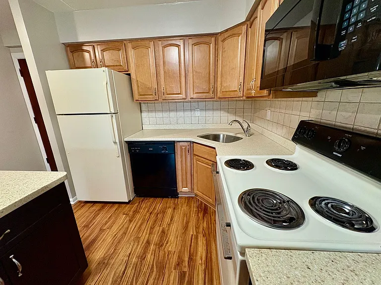1 Stoneybrook Ln — Photo 8