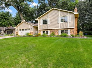 4 Pleasant View Ln, Circle Pines, MN 55014