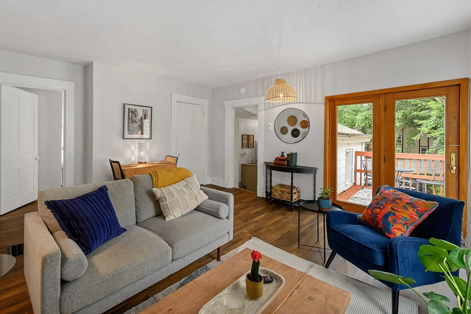 1 bed, 1.0 bath, 721 sqft, $2,254 — Photo 1