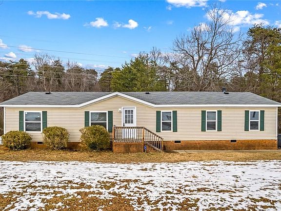 2nd image of 211 Forest Hollow Dr