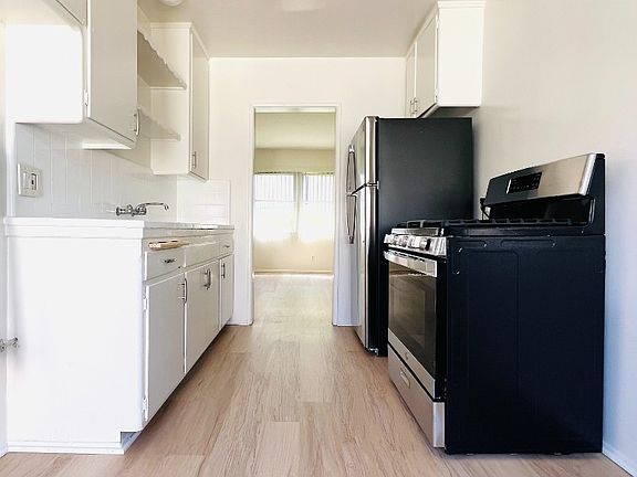 5th image of 13916 Hawthorne Way APT B