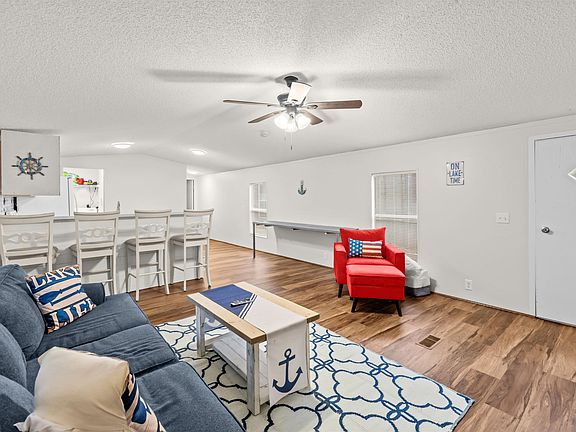 8th image of 135 Canary Cir