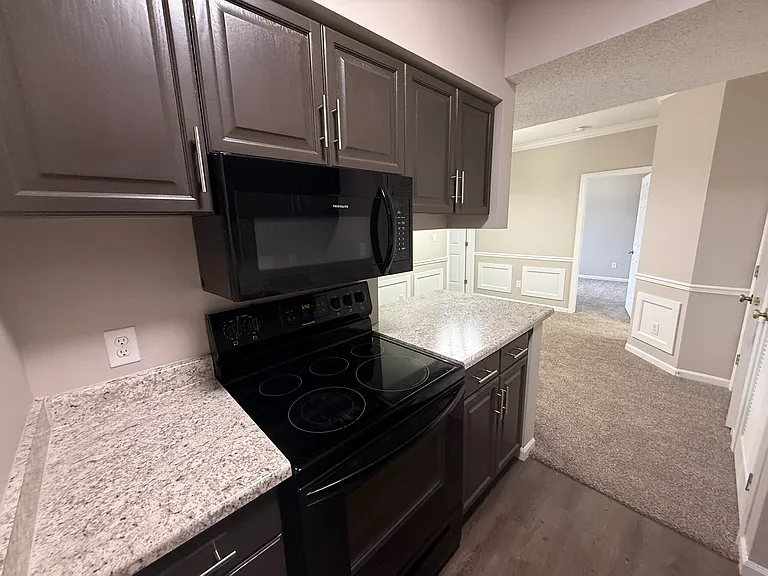 Lake Shore Apartments — Photo 52