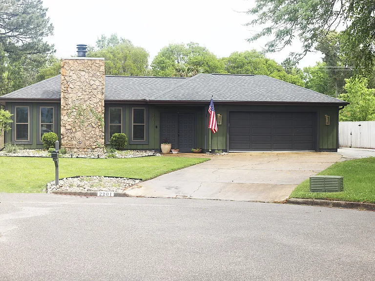 2201 Hunters Wood Way — Photo 1