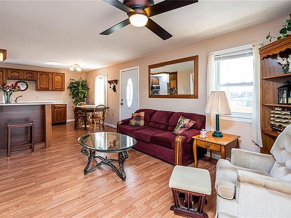 4th image of 398 Mineral St