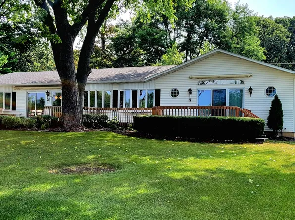 1900 River Terrace Dr, Johnsburg, IL 60051