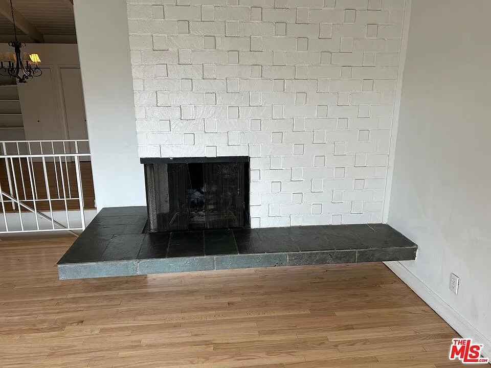 2 bed, 1.0 bath, 1300 sqft, $3,975 — Photo 4