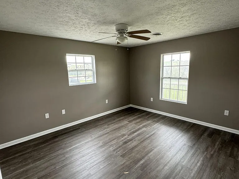 7244 Newport Hwy #1 — Photo 2