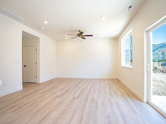 5th image of 571 W 1775 N
