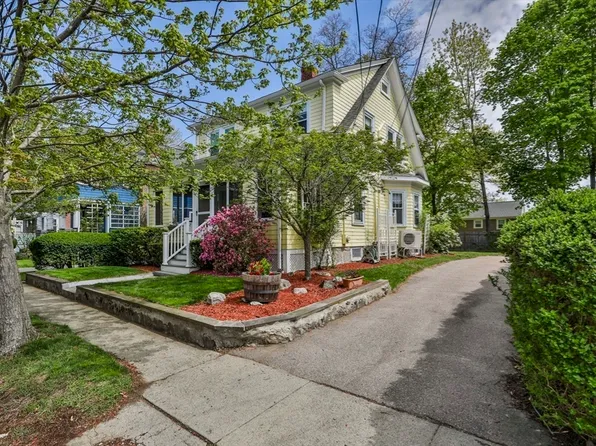 15 Crown St, Milton, MA 02186