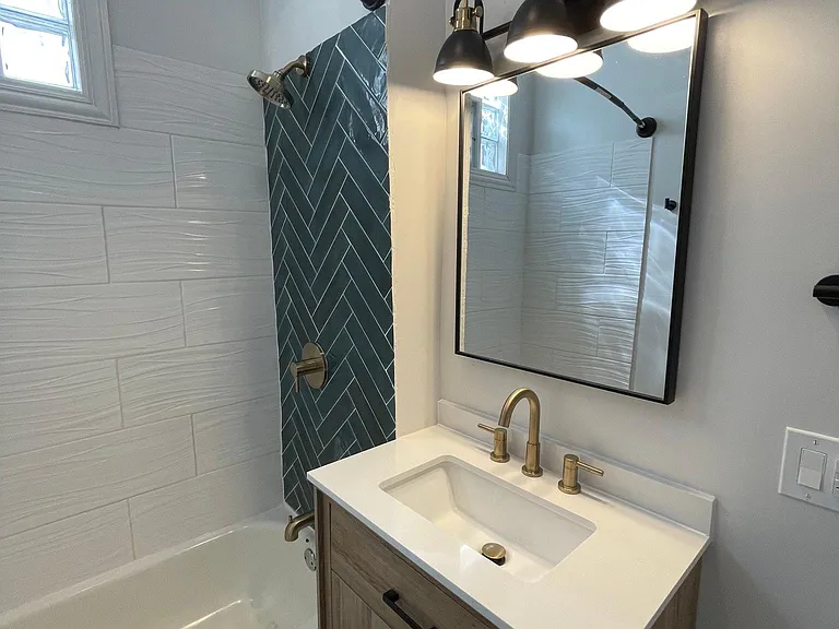 3553 W Lyndale St #2 — Photo 4