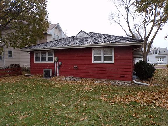 3rd image of 307 E 3rd St
