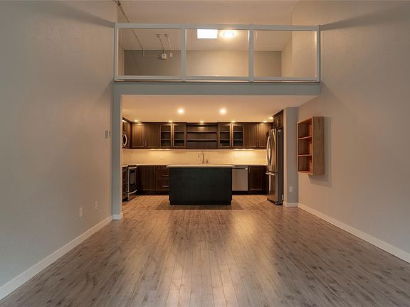 2nd image of 1005 McKenzie Ave #408