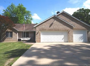 301 Hickory Hls, Geneseo, IL 61254
