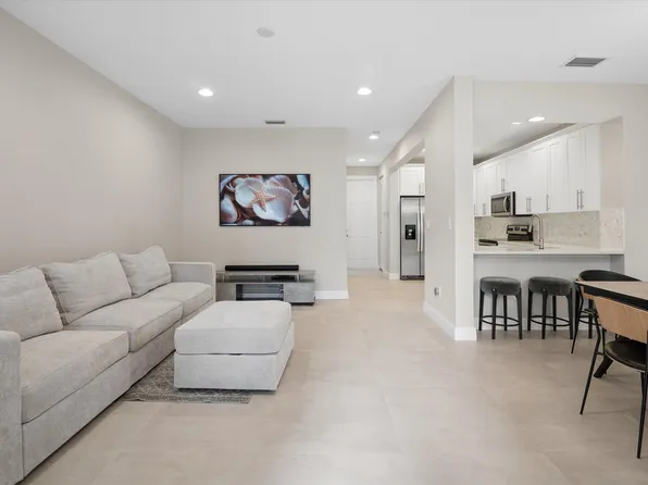 950 Marina Del Ray Lane #4, West Palm Beach, FL 33401