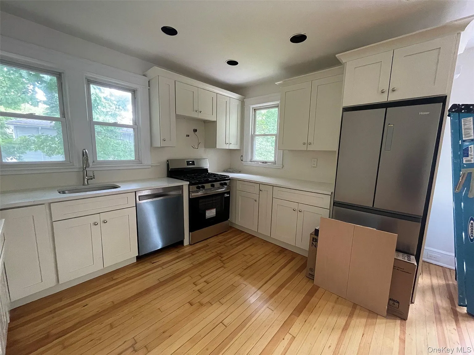 2 bed, 1.0 bath, 2346 sqft, $3,200 — Photo 4