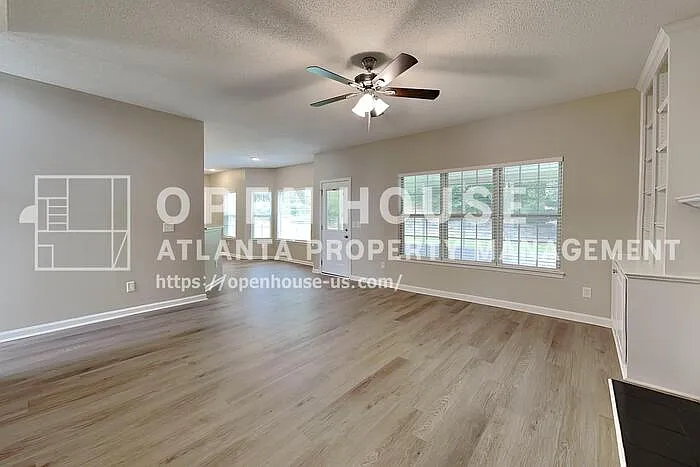 4 bed, 2.5 bath, 2376 sqft, $2,525 — Photo 4
