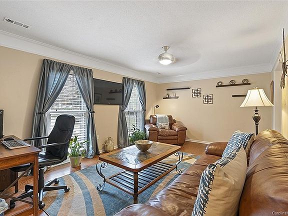 3rd image of 912 Ivy Run Ct