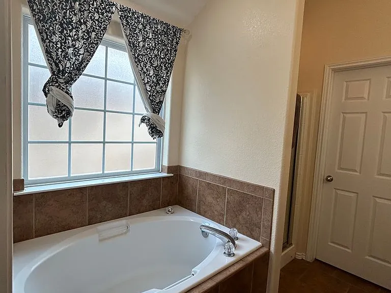 6911 Stonegate Dr — Photo 13
