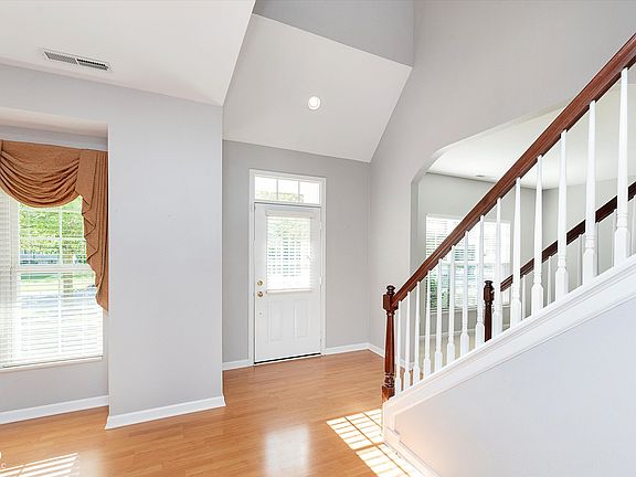 5th image of 15554 Smithfield Dr