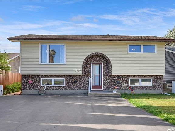 4th image of 1507 Caribou STREET W