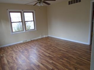 1202 S 12th St, Pekin, IL 61554