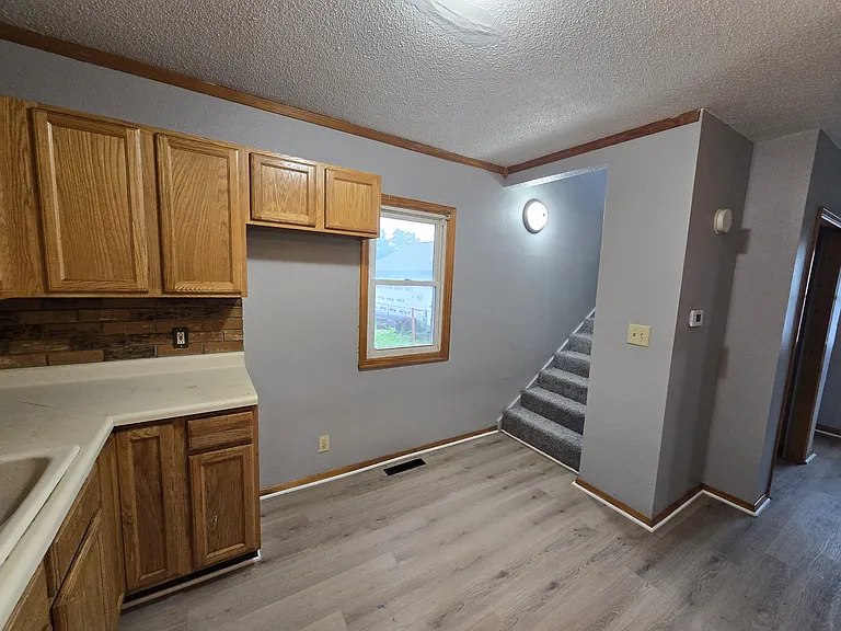 301 Rath St — Photo 9