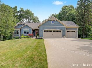 5515 Hagenvale Ct NE, Rockford, MI 49341