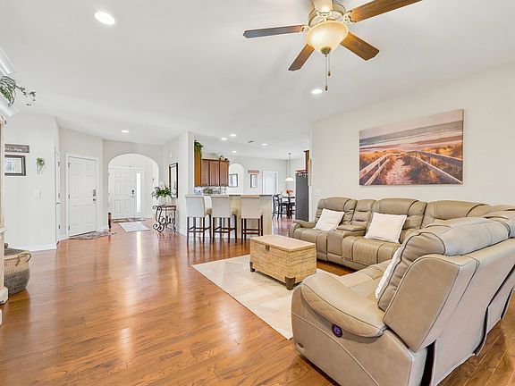 3rd image of 677 Harbor Bay Dr.
