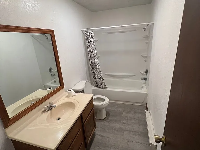 321 W Walnut St — Photo 11