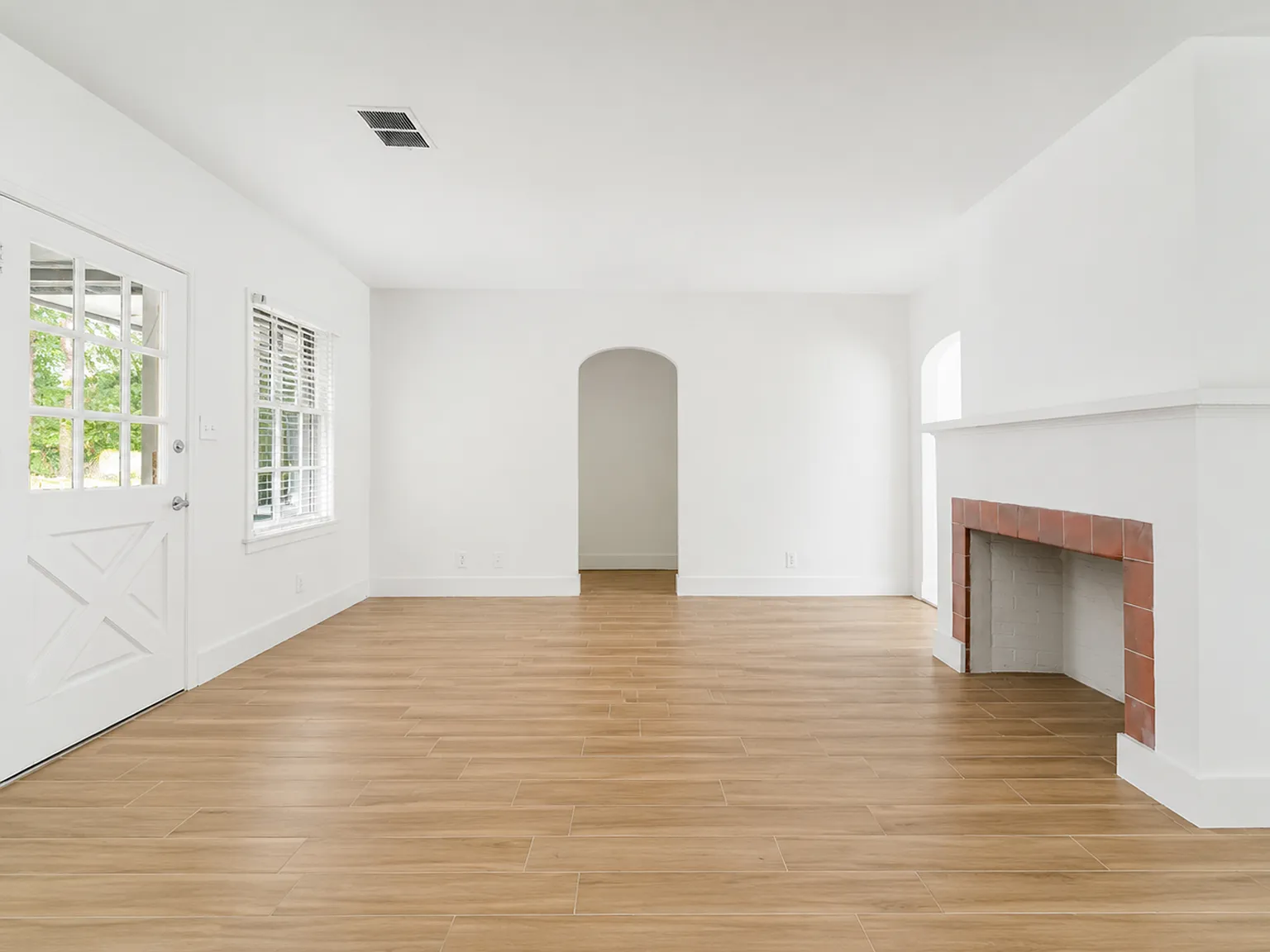 3 bed, 1311 sqft, $10,000 — Photo 2