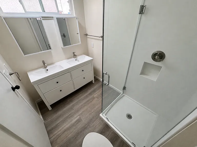Ensuite bathroom.