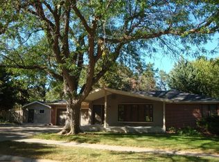 5540 T St, Lincoln, NE 68504