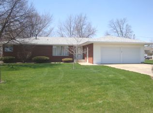 502 N First St, Cissna Park, IL 60924