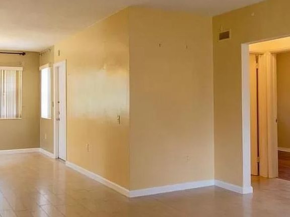 5th image of 17315 NE 11th Ct
