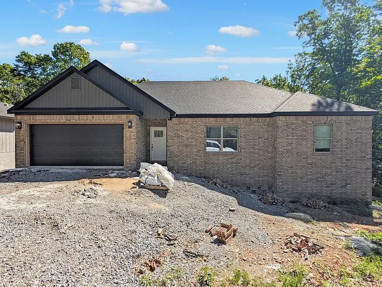 284 Stoneykirk Dr — Photo 1