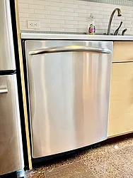 Rented by R New York