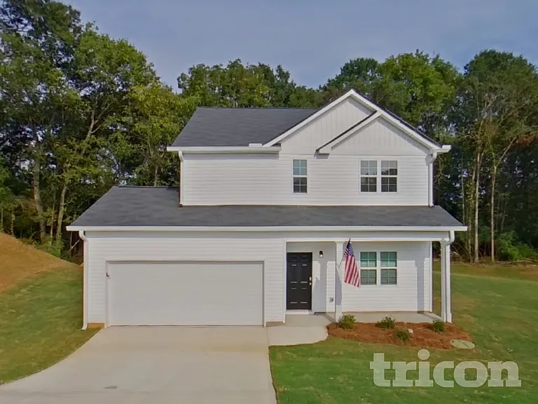 114 Highland Dr — Photo 2