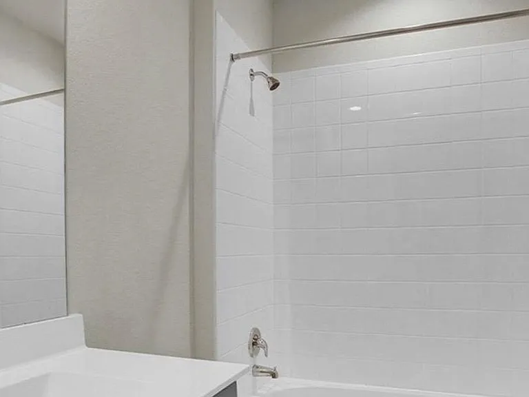 133 Netherland St — Photo 18